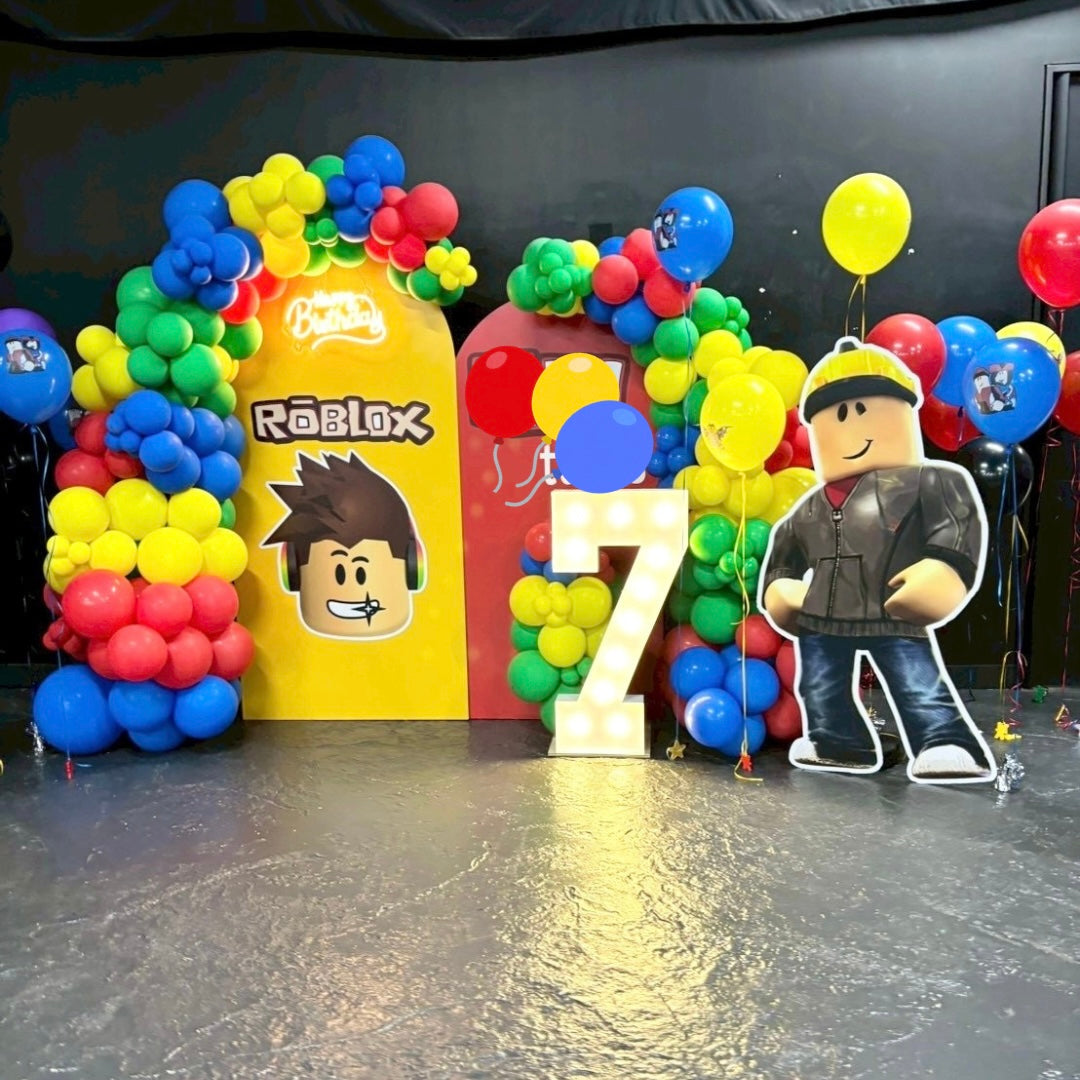 大人気ゲームの世界観を表現✨バルーンガーランド+バックドロップパネル🎈
