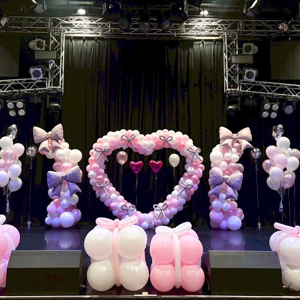 ピンクとホワイトで彩るときめき空間🎀ステージ装飾のご紹介🤍