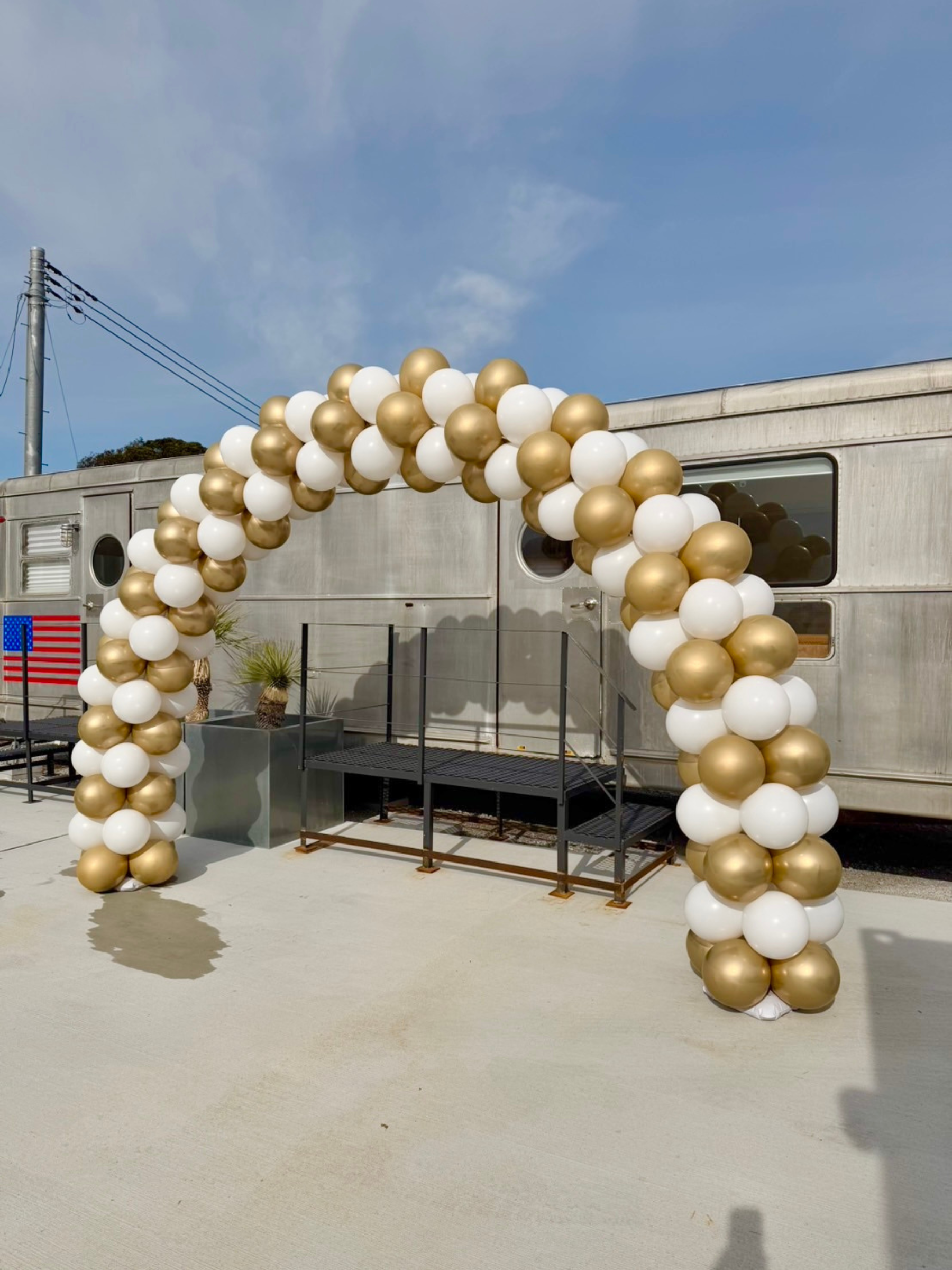 バルーンアーチ(ゴールド/ホワイト)