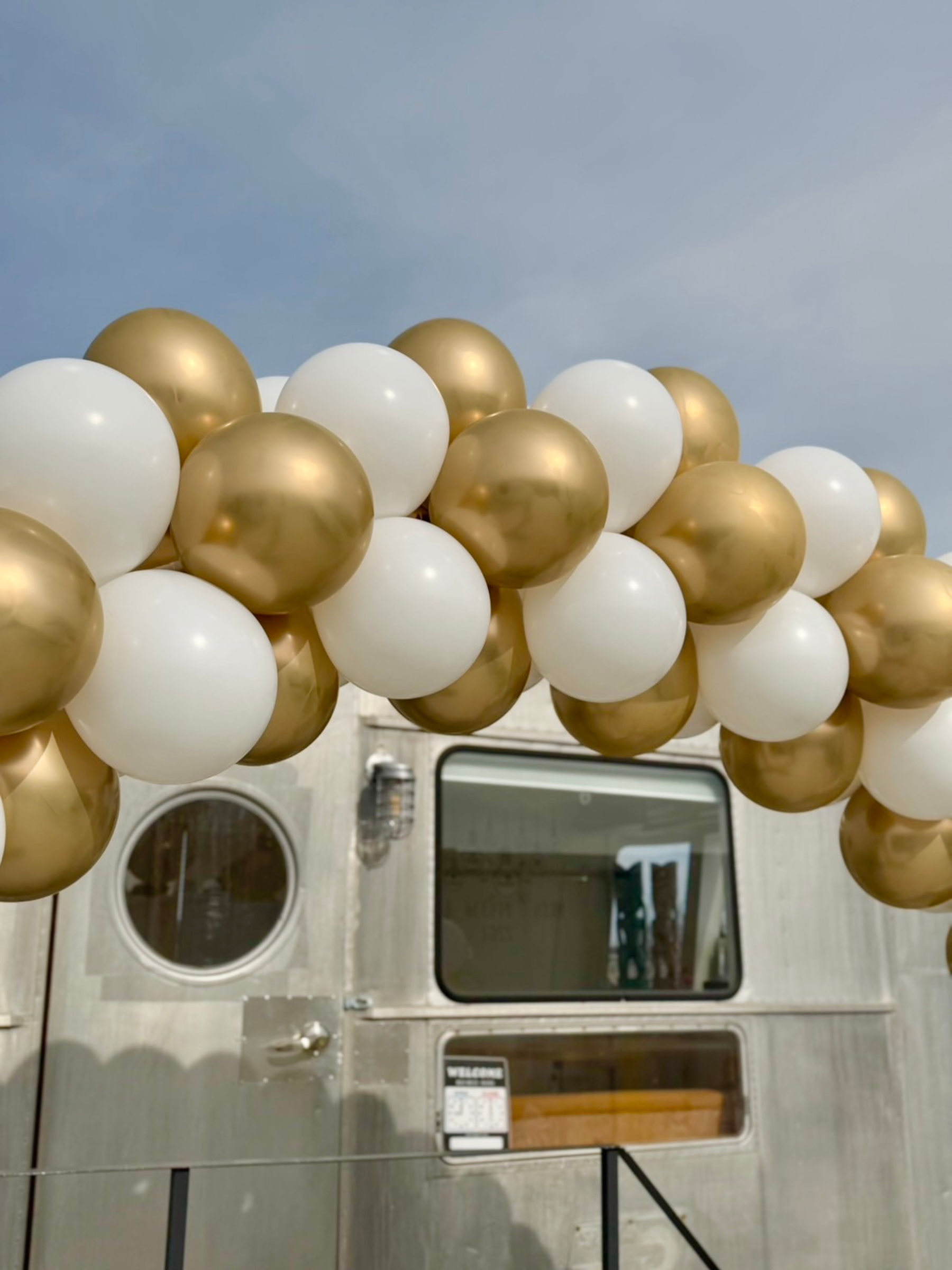 バルーンアーチ(ゴールド/ホワイト)