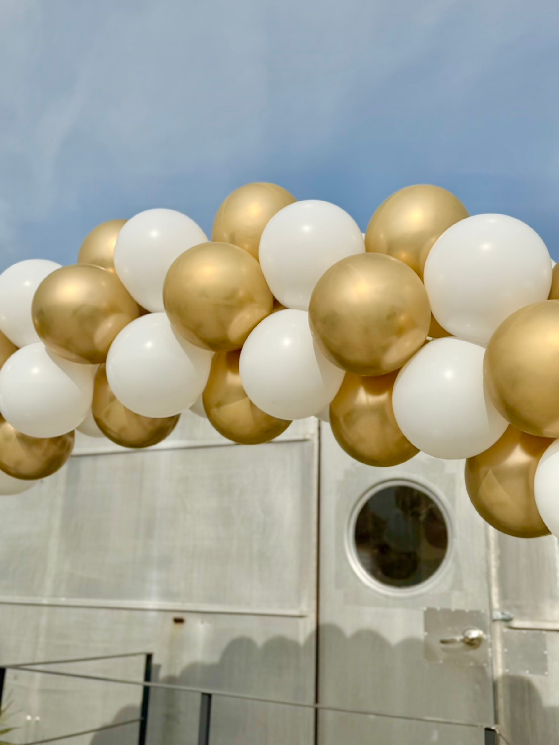 バルーンアーチ(ゴールド/ホワイト)