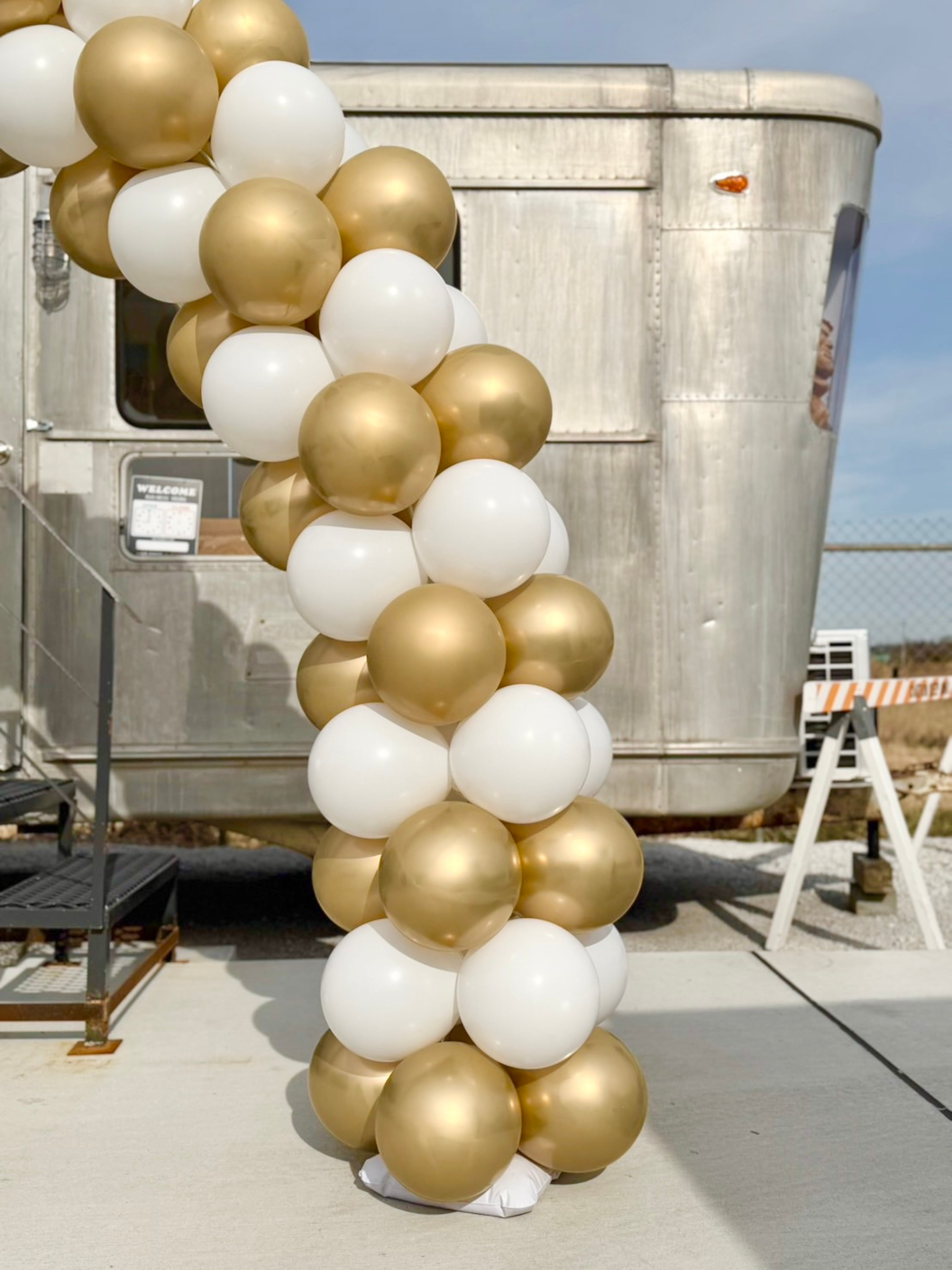 バルーンアーチ(ゴールド/ホワイト)