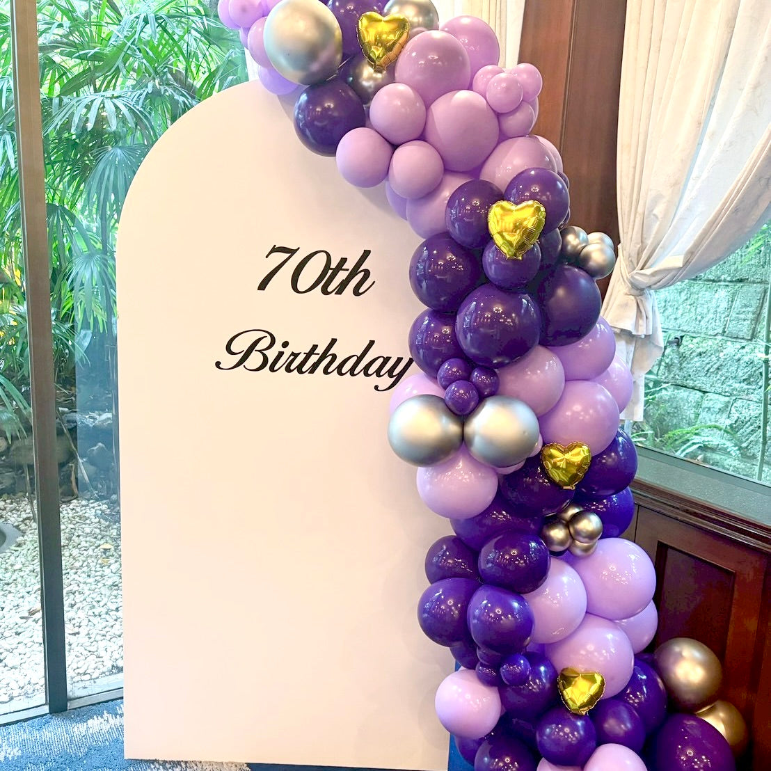 華やかなフォトスポットを演出📸💜お誕生日バックドロップ装飾✨