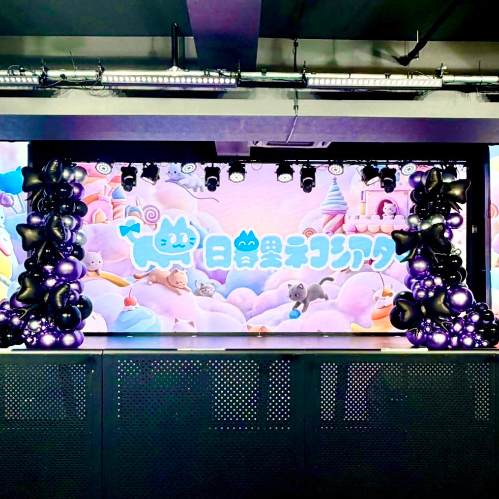 シックで華やかに✨ブラック×パープルのイベントステージ装飾🐈‍⬛💜