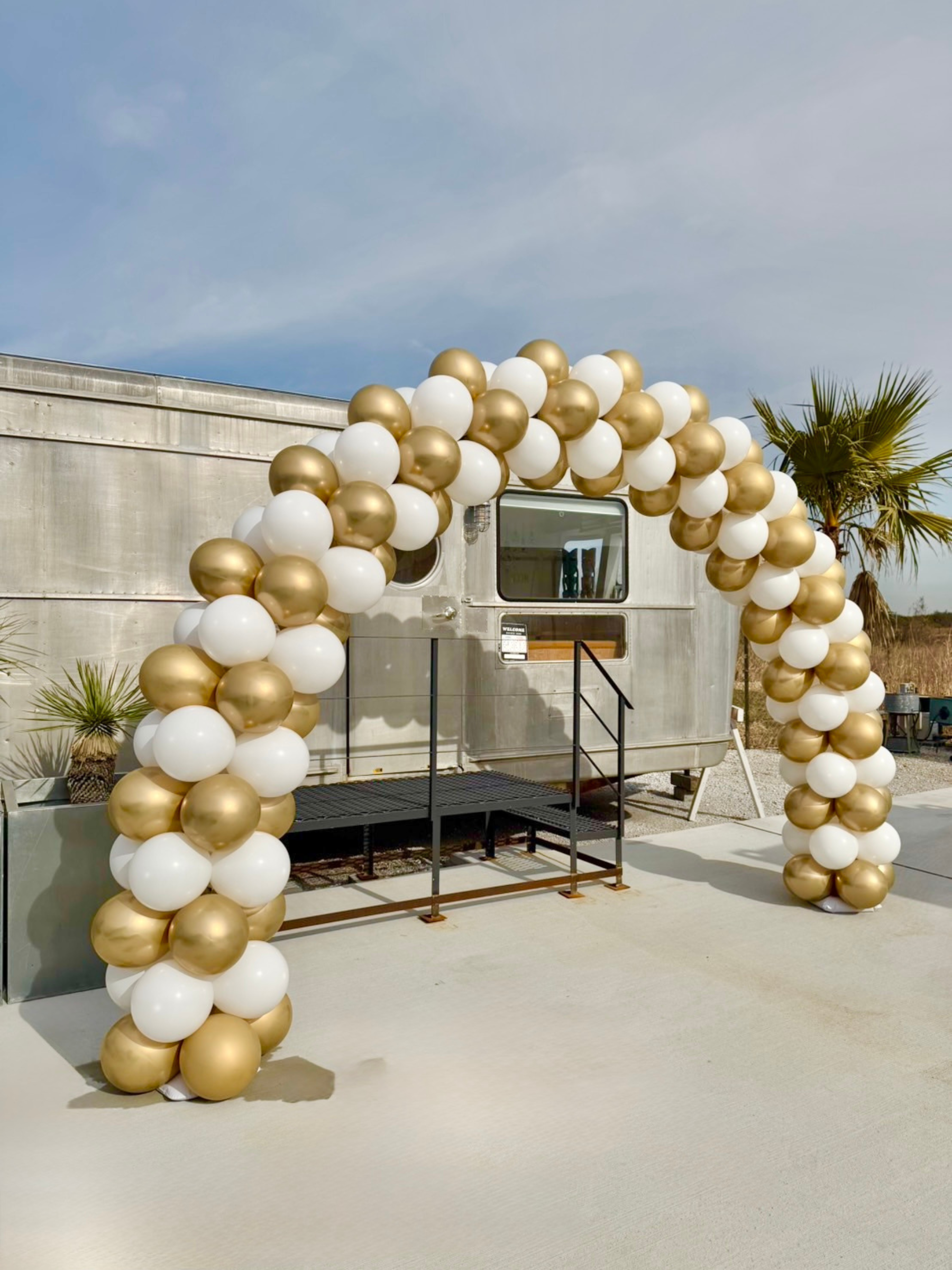 バルーンアーチ(ゴールド/ホワイト)